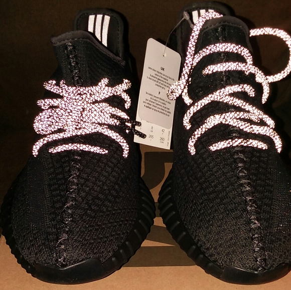 Yeezy Boost 350 v2 Black - Picture 8 of 8
